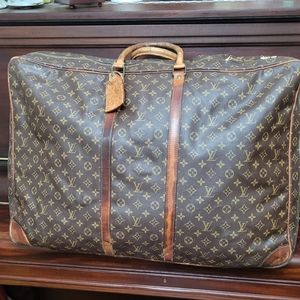 LOUIS VUITTON 100% authetic Monogram Sirius 70